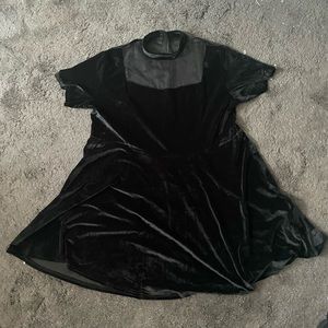 Plus size black dress! Size 4XL.